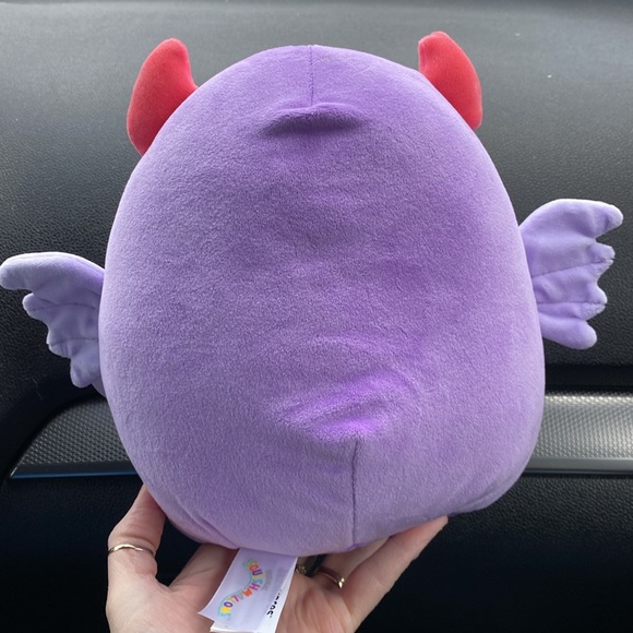 Squishmallows Atwater the valentines monster - Picture 2 of 5